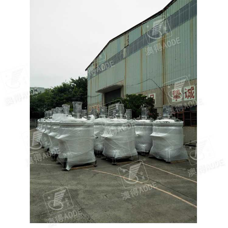 1380L脫(tuo)泡攪拌(ban)罐